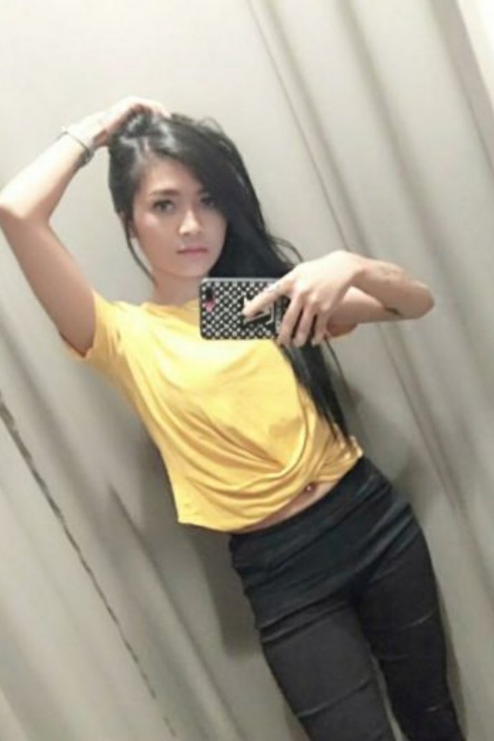 Izzara – 21yo Malay Escort KL | Slim 33C Incall Outcall